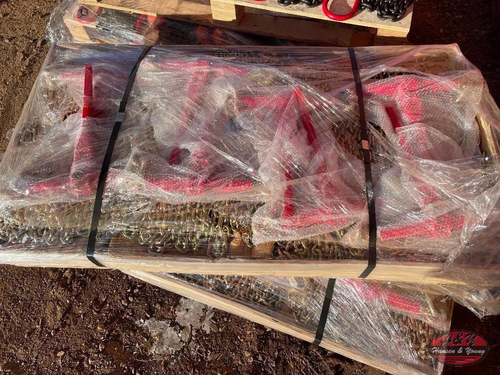 (8) 5400lbs Ratchet Load Binders & (16) 5/16'' 20' Chains