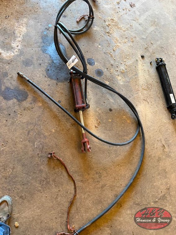 Red Hydraulic Cylinder With Hoses