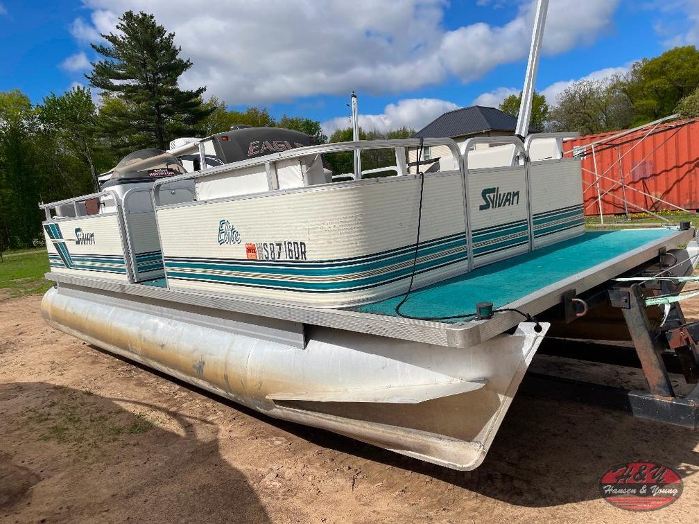 1995 Sylvan Elite Pontoon w/ Trailer