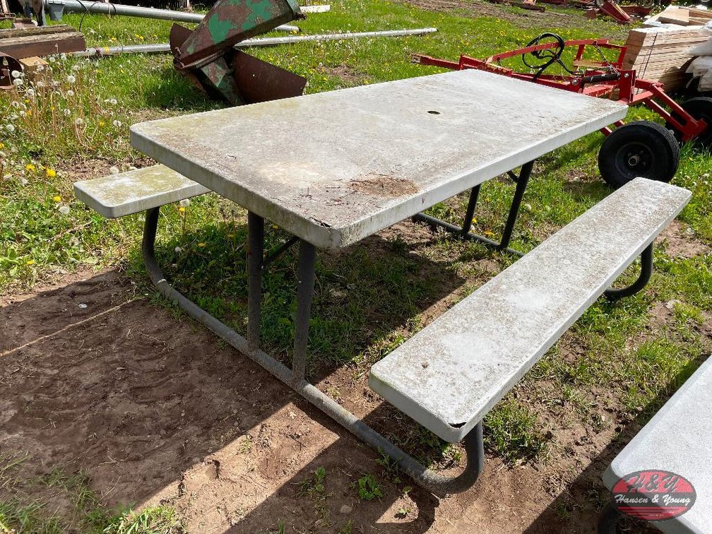 Picinic Table