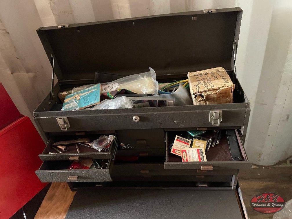 Toolbox & Content - 26''x9''x18''