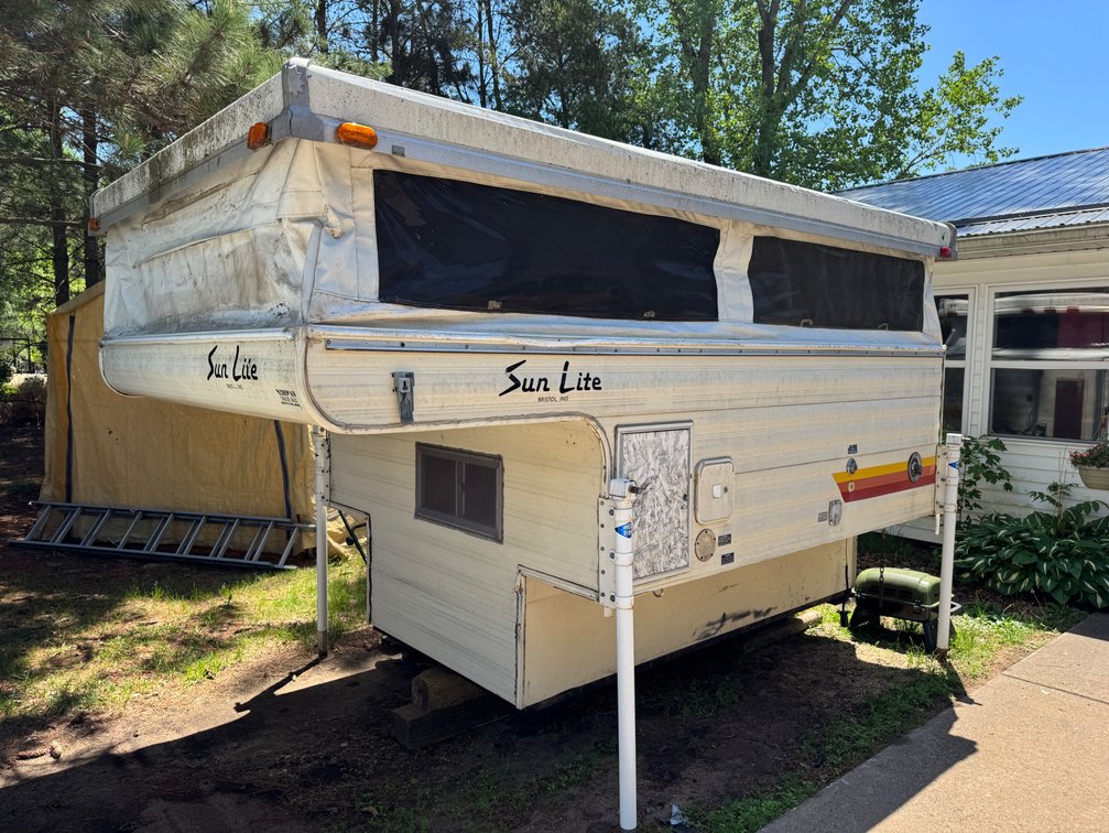 Sun Lite Pickup Camper - Chippewa Falls, WI