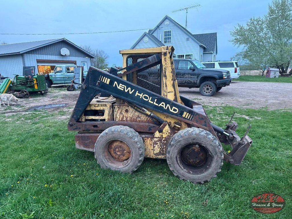 New Holland L553 Skidsteer - Weyerhaeuser WI