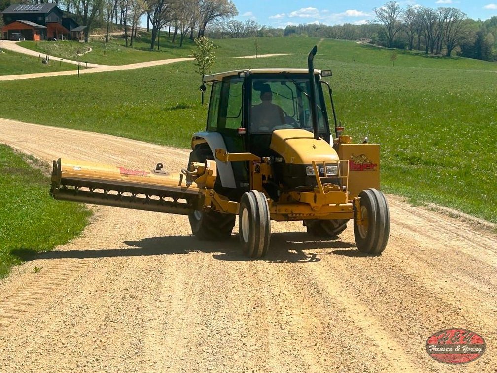 1997 New Holland 6635 Tractor w/ Tiger Batwing 3pt Flail Mower - Viroqua, WI