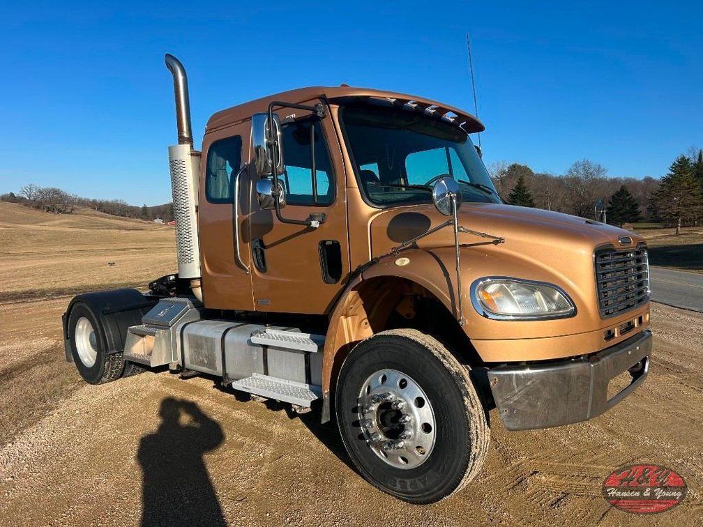 2004 Freightliner M2 Truck - Viroqua, WI