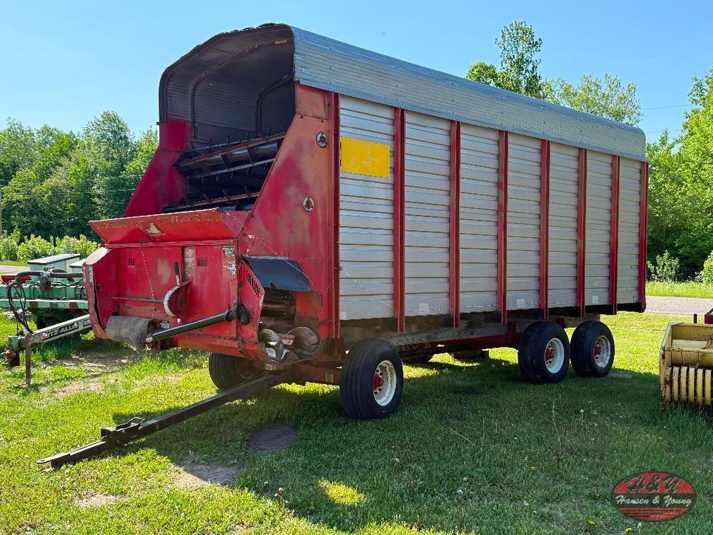 H&S 20' Twin Auger Chopper Box - Prairie Farm, WI
