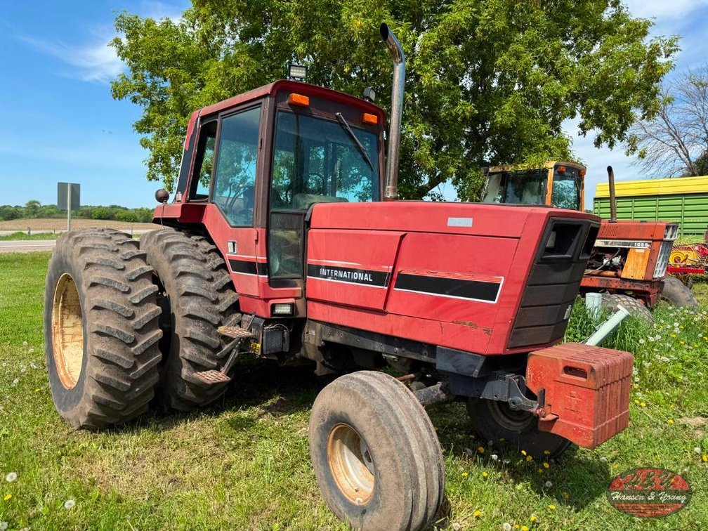 International 5288 Tractor - River Falls WI