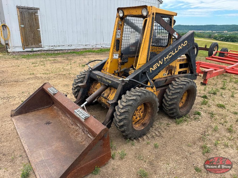 New Holland L553 Skidsteer