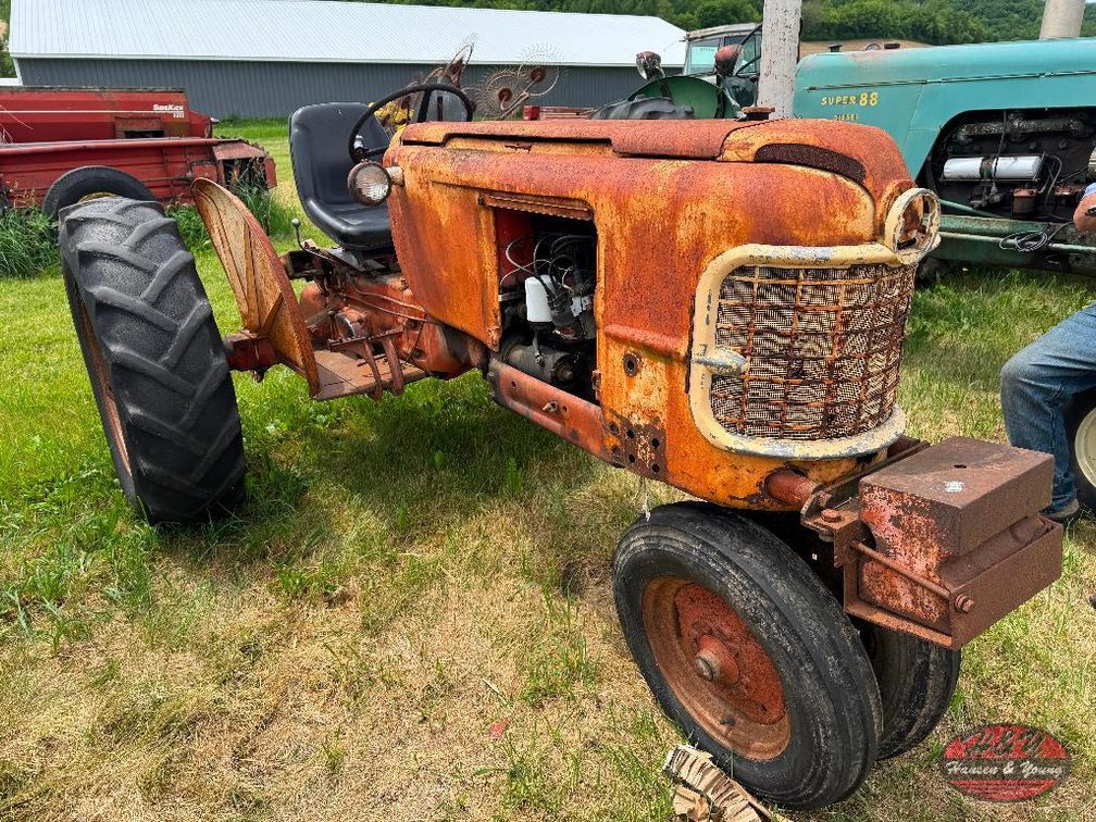 Case Tractor  -  Alma, WI