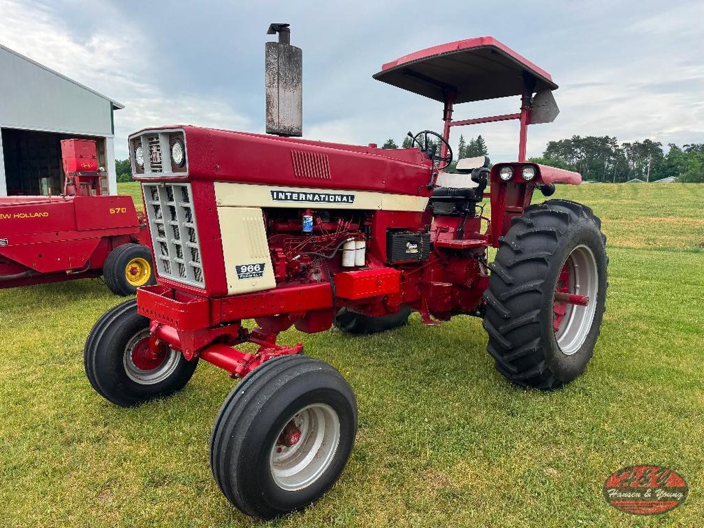 International 966 Tractor  - Whitehall, WI