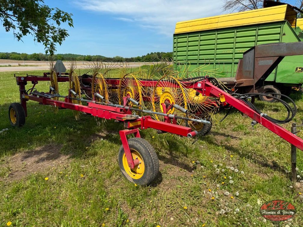 New Holland 10 Wheel High Capacity Wheel Rake - River Falls WI