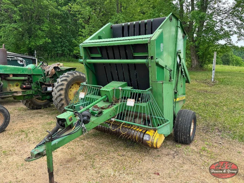 John Deere 510 Round Baler