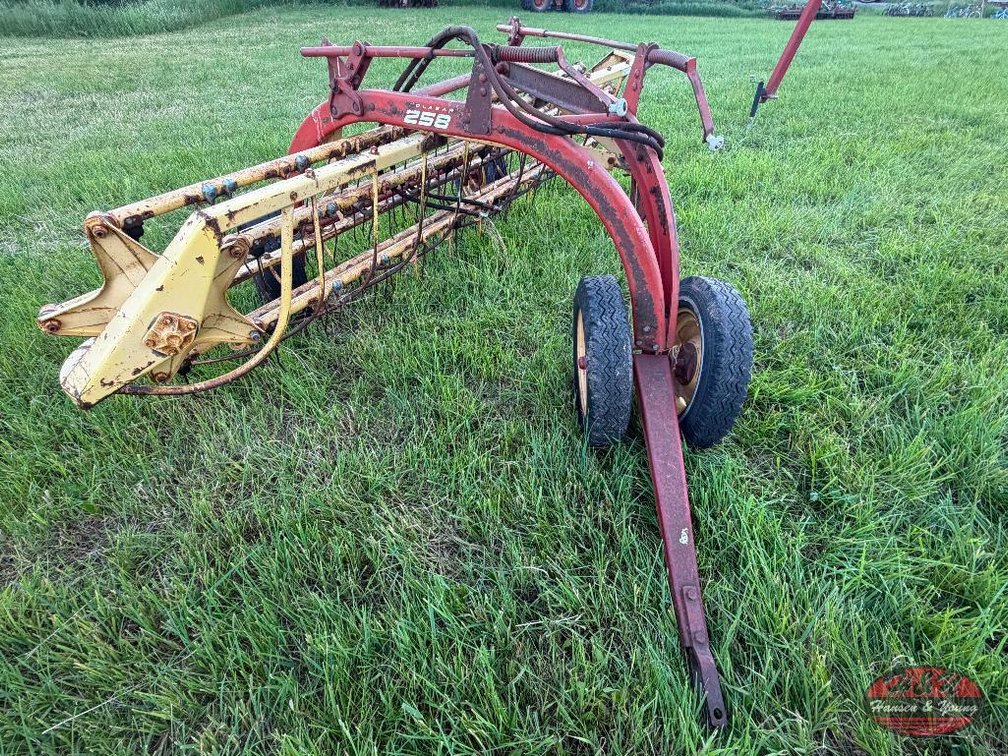 New Holland 258 Rake - Blair, WI