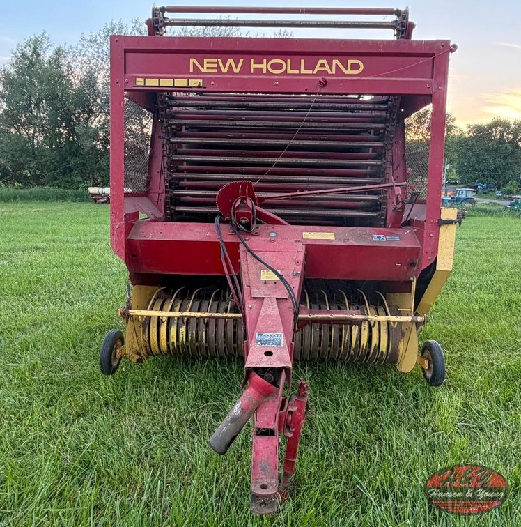 New Holland 851 Baler - Blair, WI