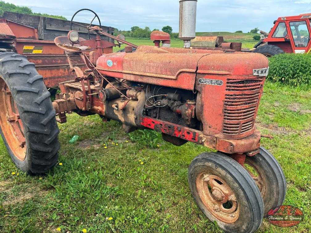 Farmall H Tractor  - Ettrick, WI