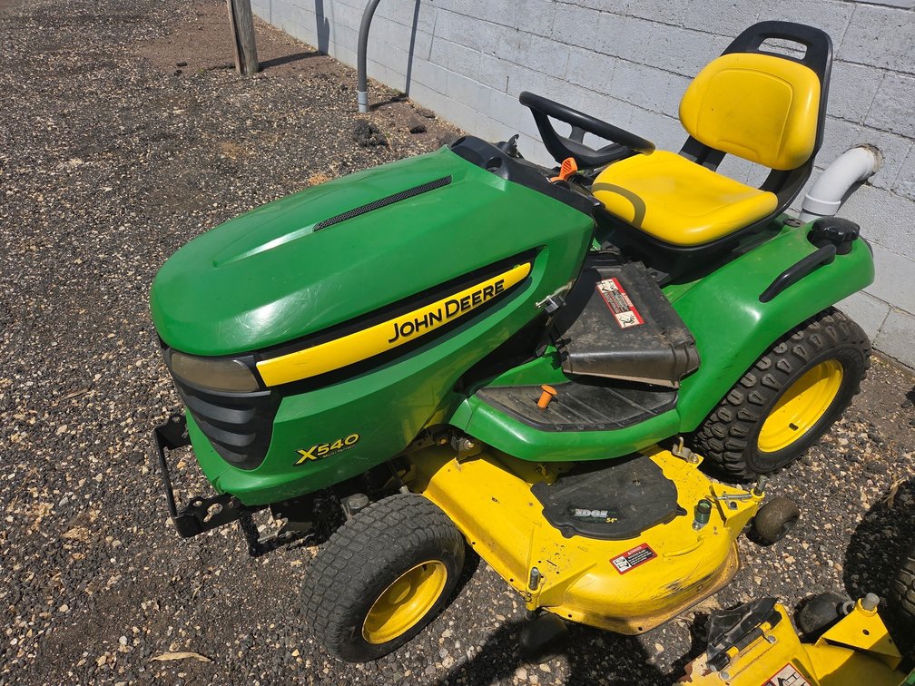 John Deere X540