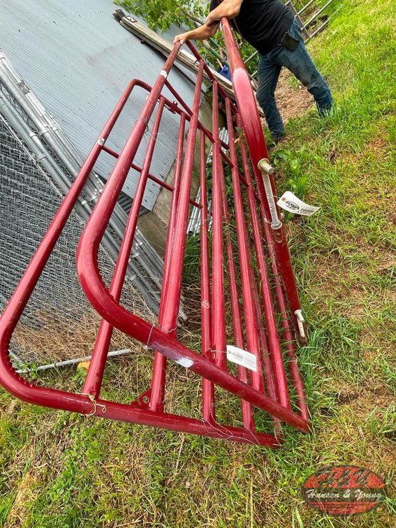(1) New Red 12' Gate