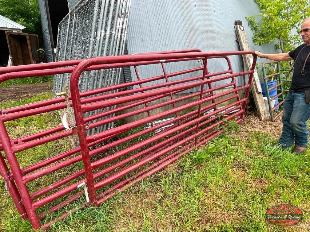 (1) New Red 10ft Gate