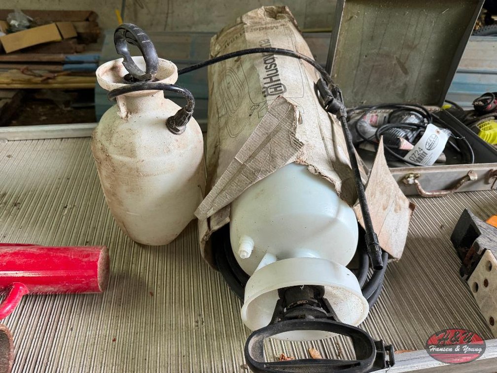 (2) Hand Sprayers