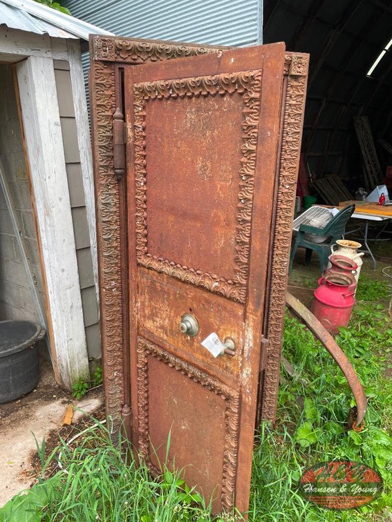 Vintage Walk Thru Safe