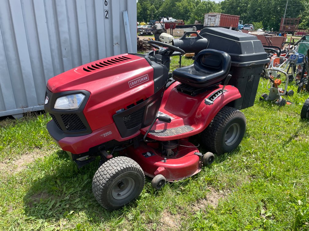 Craftsman T2200 Riding Lawn Mower