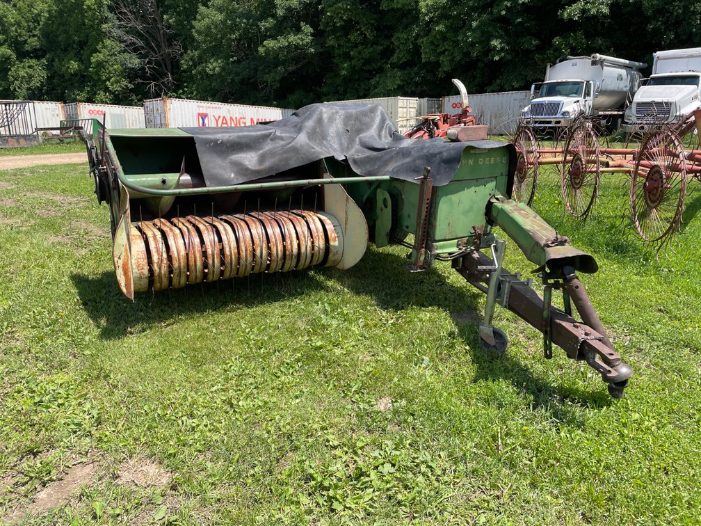 John Deere 24T Baler