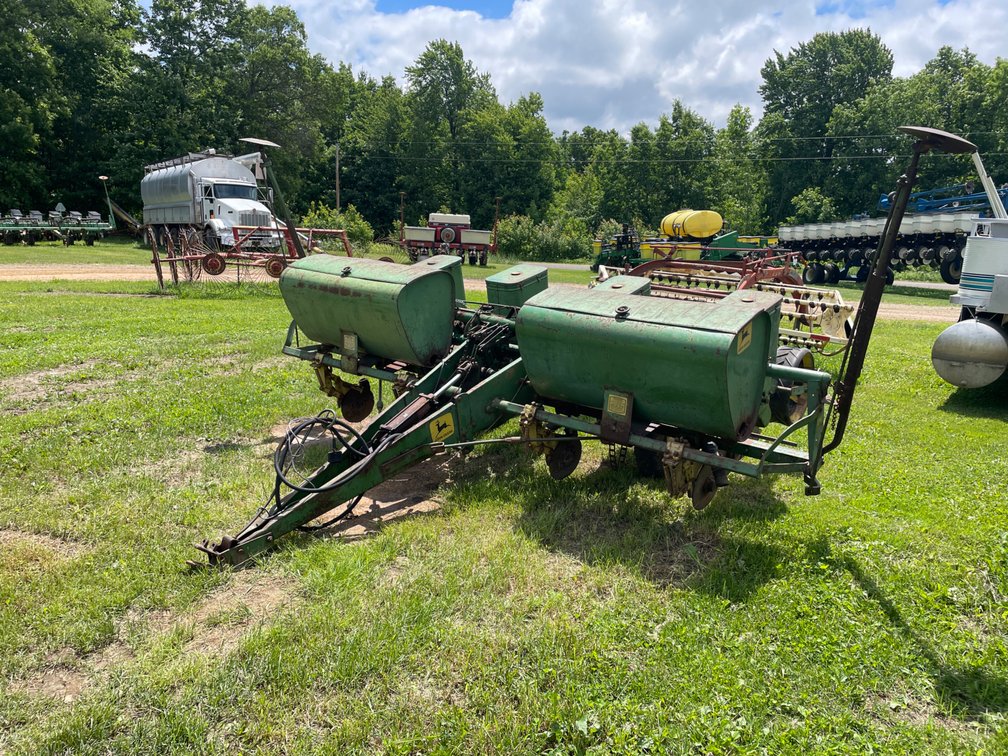 John Deere 1240 Planter