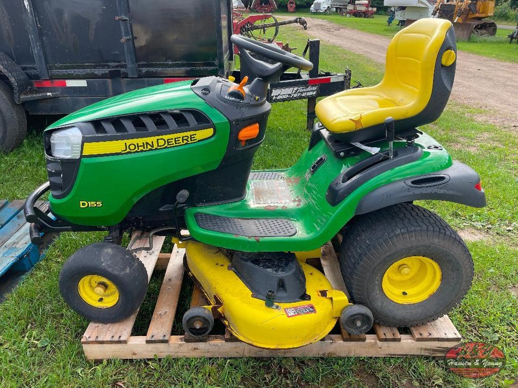 John Deere D155 Riding Lawn Mower