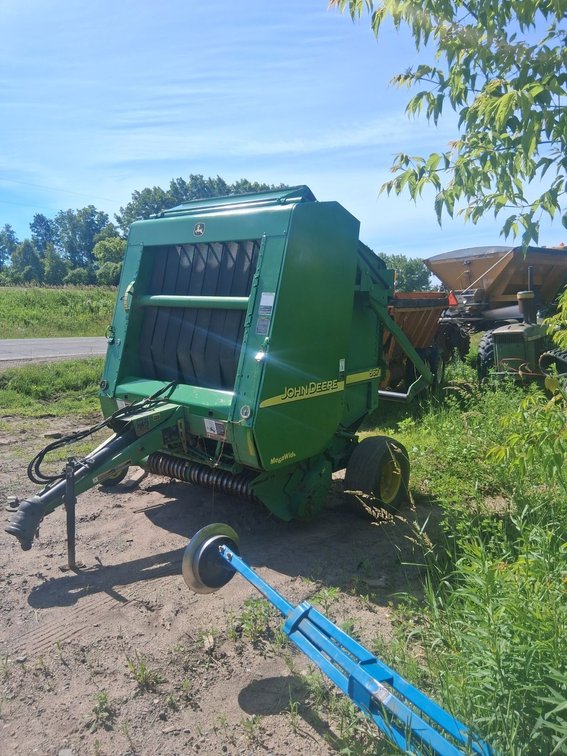 John Deere 567 Round Baler - Turtle Lake