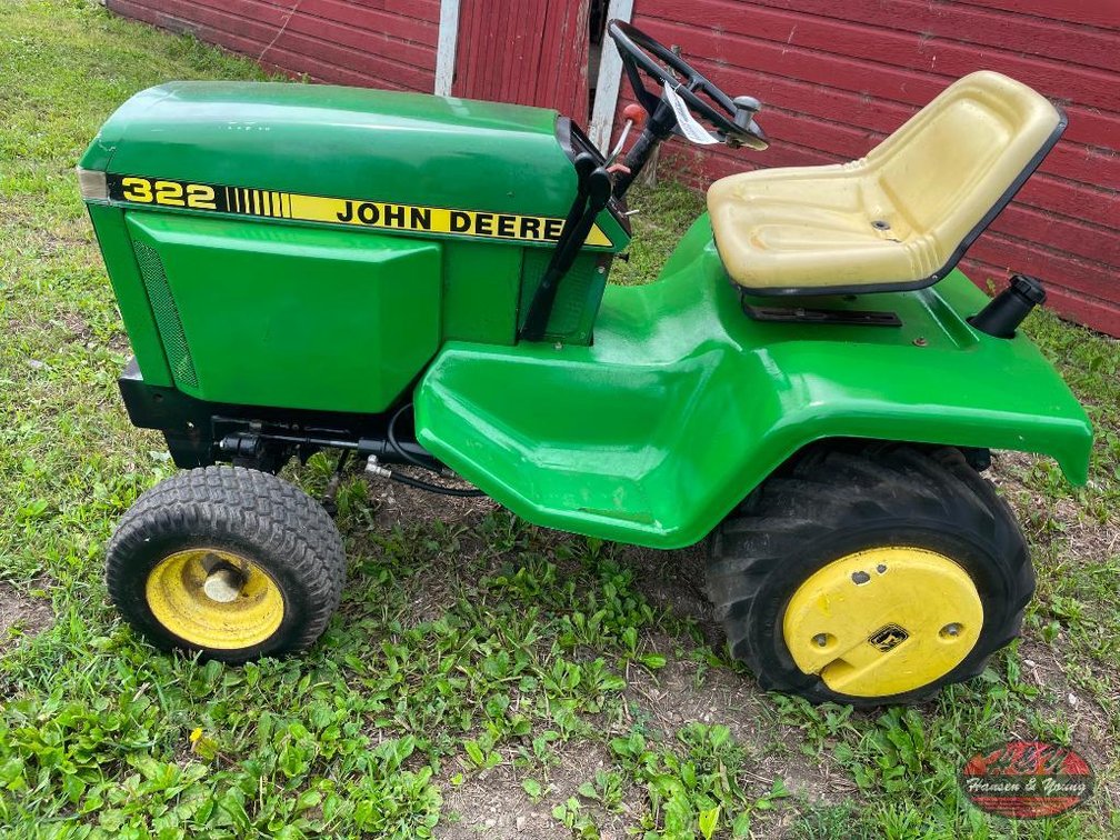 John Deere 322 Lawn Tractor