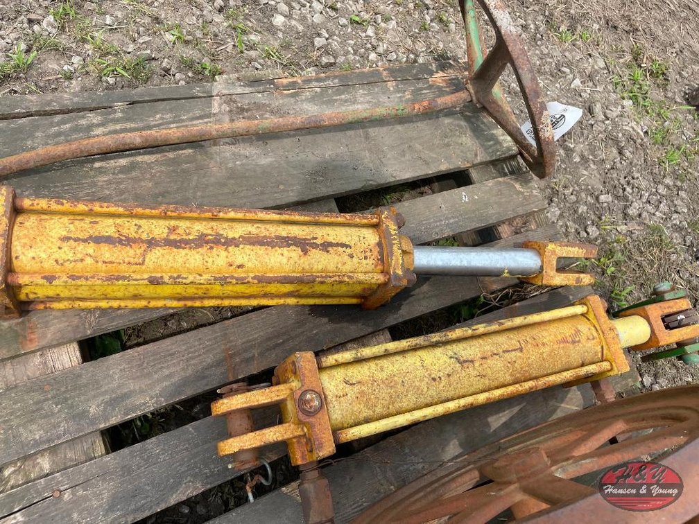 (2) Yellow Hydraulic Cylinders