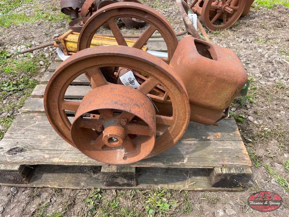 John Deere 1 1/2HP Hit and Miss Engine
