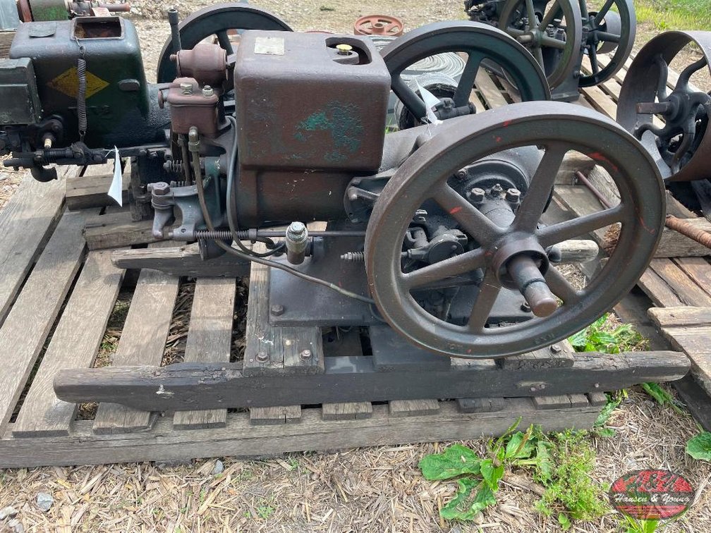 IHC McCormick 1 1/2hp M Engine