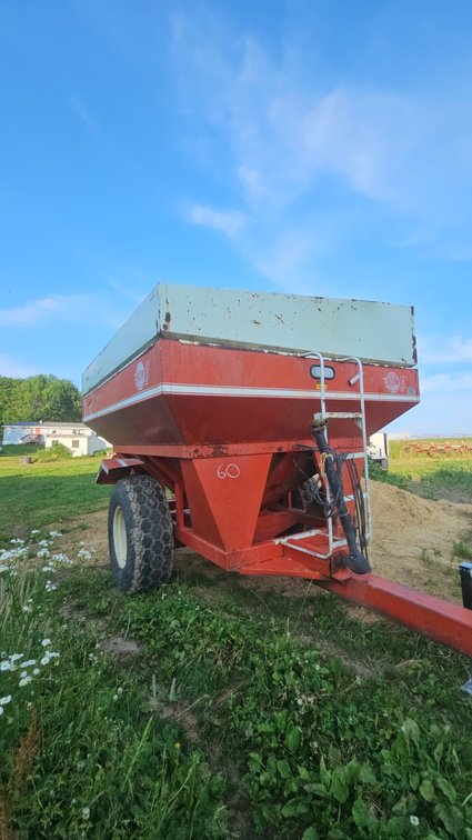 EZ Flow 475 Grain Cart - Glenwood City
