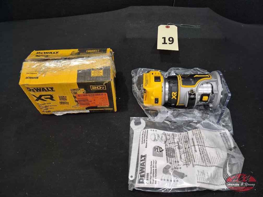 NEW DeWalt 20V XR Brushless Compact Router DCW600B