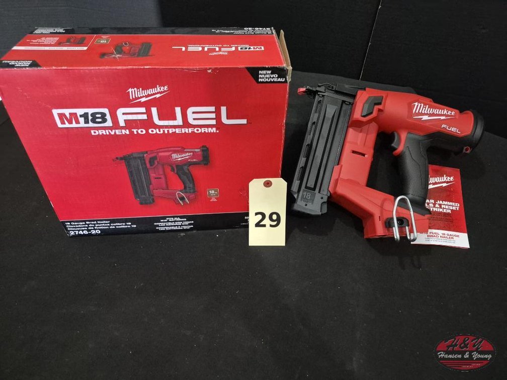 NEW Milwaukee M18 FUEL 18-Ga Brad Nailer 2746-20