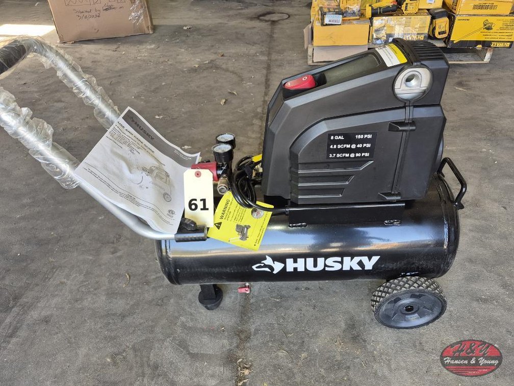 NEW Husky 8 Gal. Hotdog Air Compressor