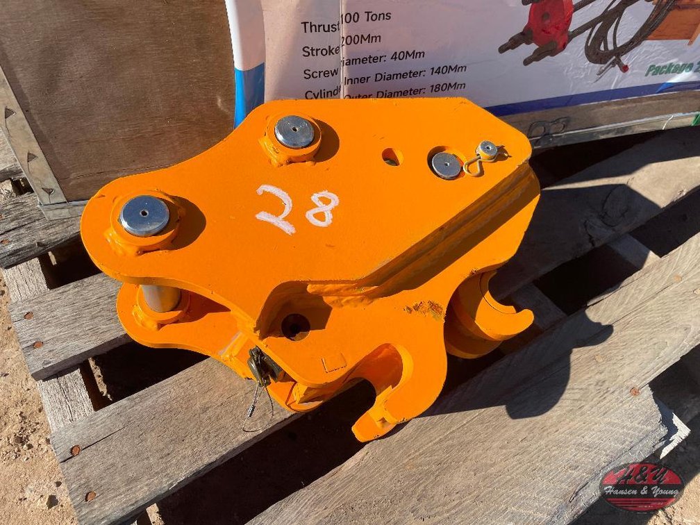 Excavator Quick Hitch - To Fit CAT 302 Excavator
