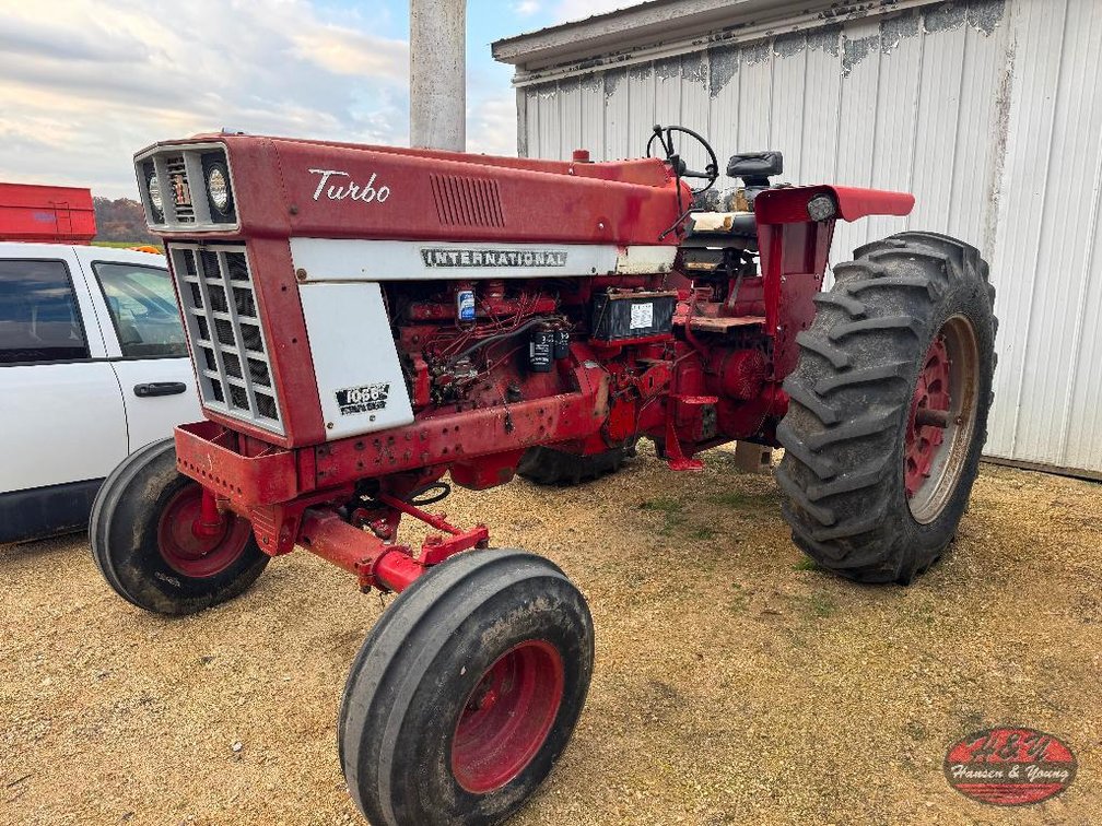 International 1066 Tractor