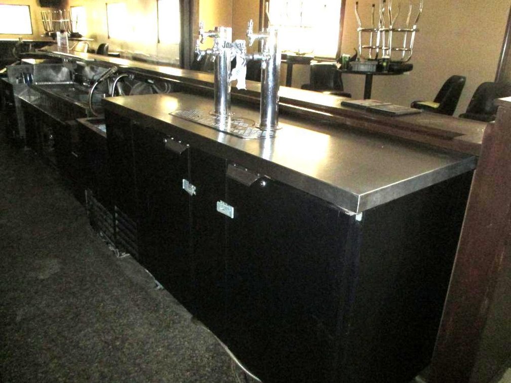 Commercial Silver King 6 Keg Cooler - 5'9''x2'2.5''x3'5''