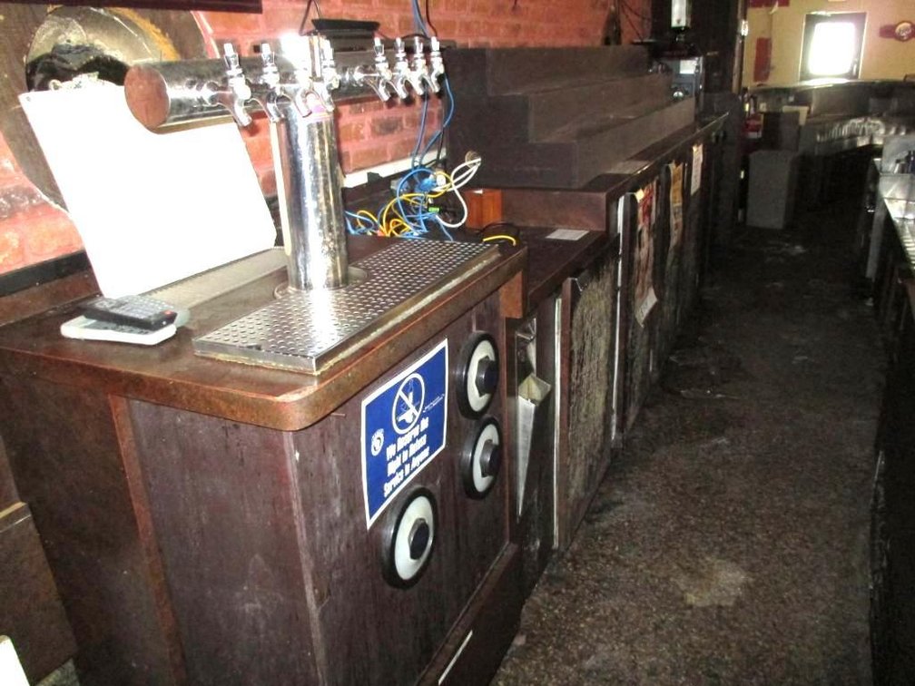 Commercial 8 Keg Cooler/Counter - 14'x2'1''x3'7''