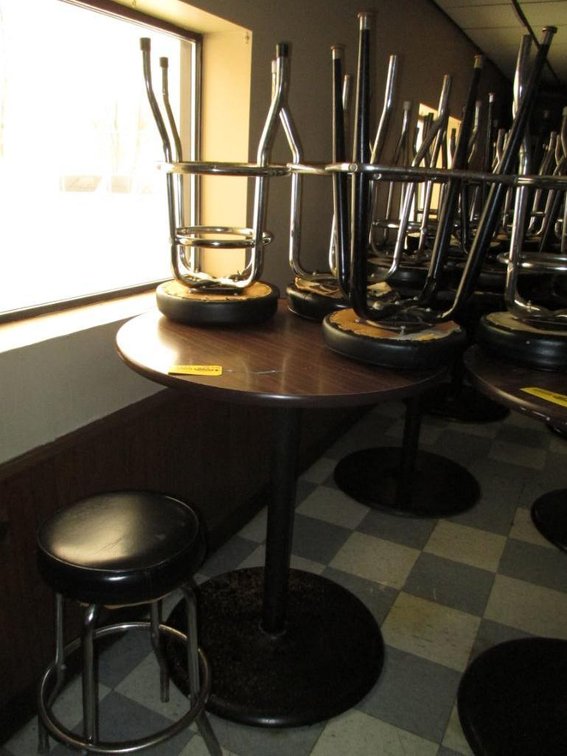 4' Round Bar Table w/ (4) Stools