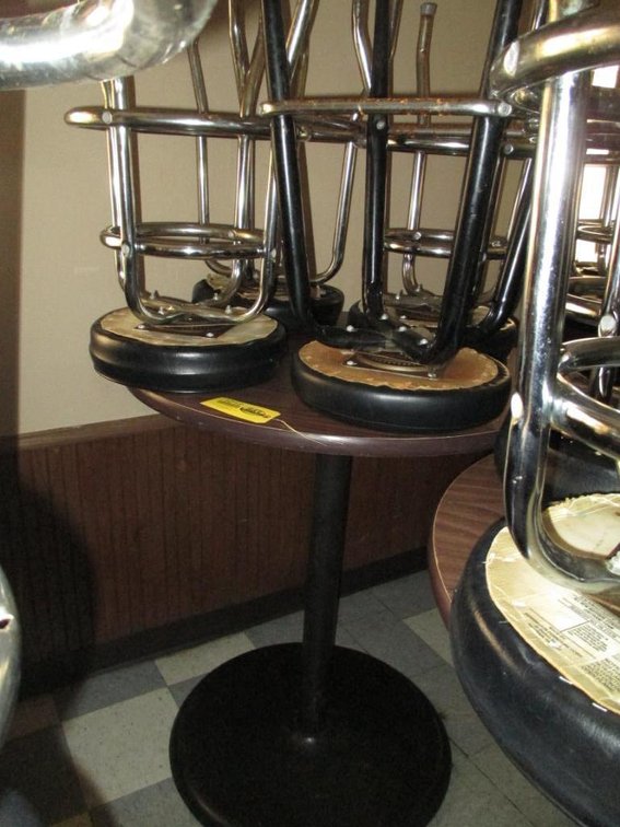 4' Round Bar Table w/ (4) Stools