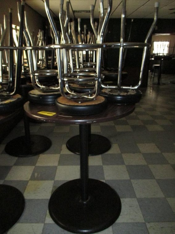 4' Round Bar Table w/ (4) Stools