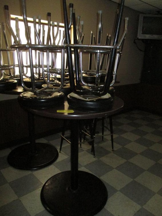 4' Round Bar Table w/ (4) Stools