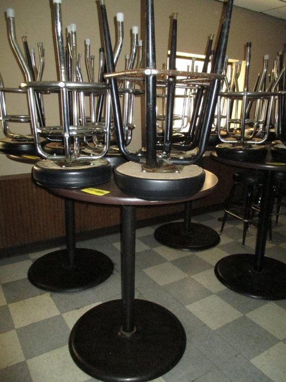 4' Round Bar Table w/ (4) Stools