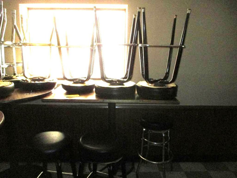 4' Rectangle Bar Table w/ (6) Stools