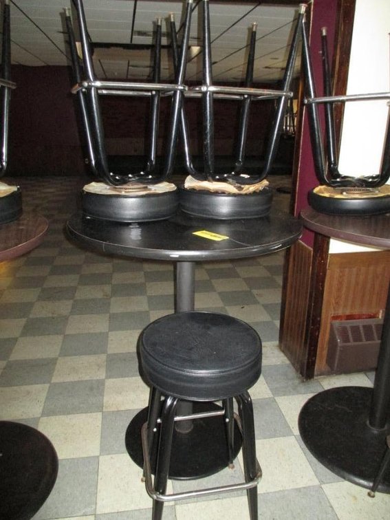4' Round Bar Table w/ (3) Stools
