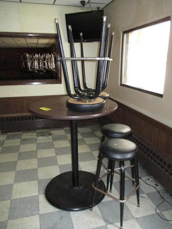 4' Round Bar Table w/ (4) Stools