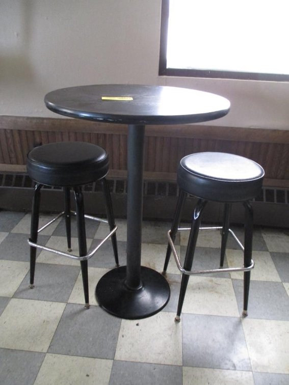4' Round Bar Table w/ (2) Stools